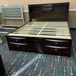 📌Ireland Gray Oak Finish Eastern King Bed$20 Down Payment and delivery available 