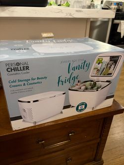 Personal Chiller Vanity Fridge Cosmetics Cooler
