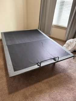Queen adjustable electric bed platform.