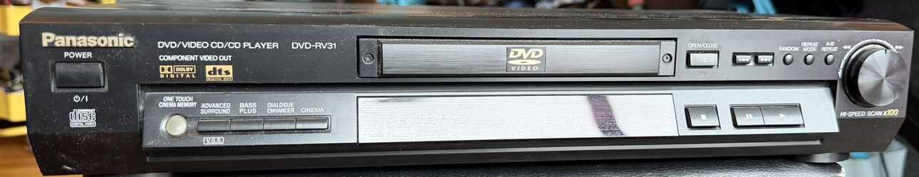 Panasonic DVD-RV31 DVD / CD Player