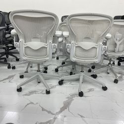 Used White Aeron Chairs by Herman Miller for Sale