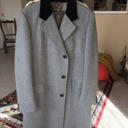 Men Hundred percent wool Long Over Coat , The London fog Size 44 Mint Condition 