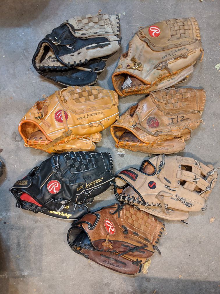 Baseball gloves 123xyz