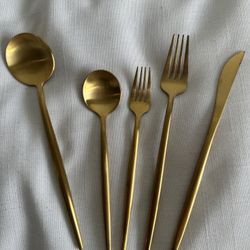 Set Of Dinnerware Utensils 