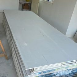 Se hacen trabajos de Sheetrock , Tape Y Pintura 