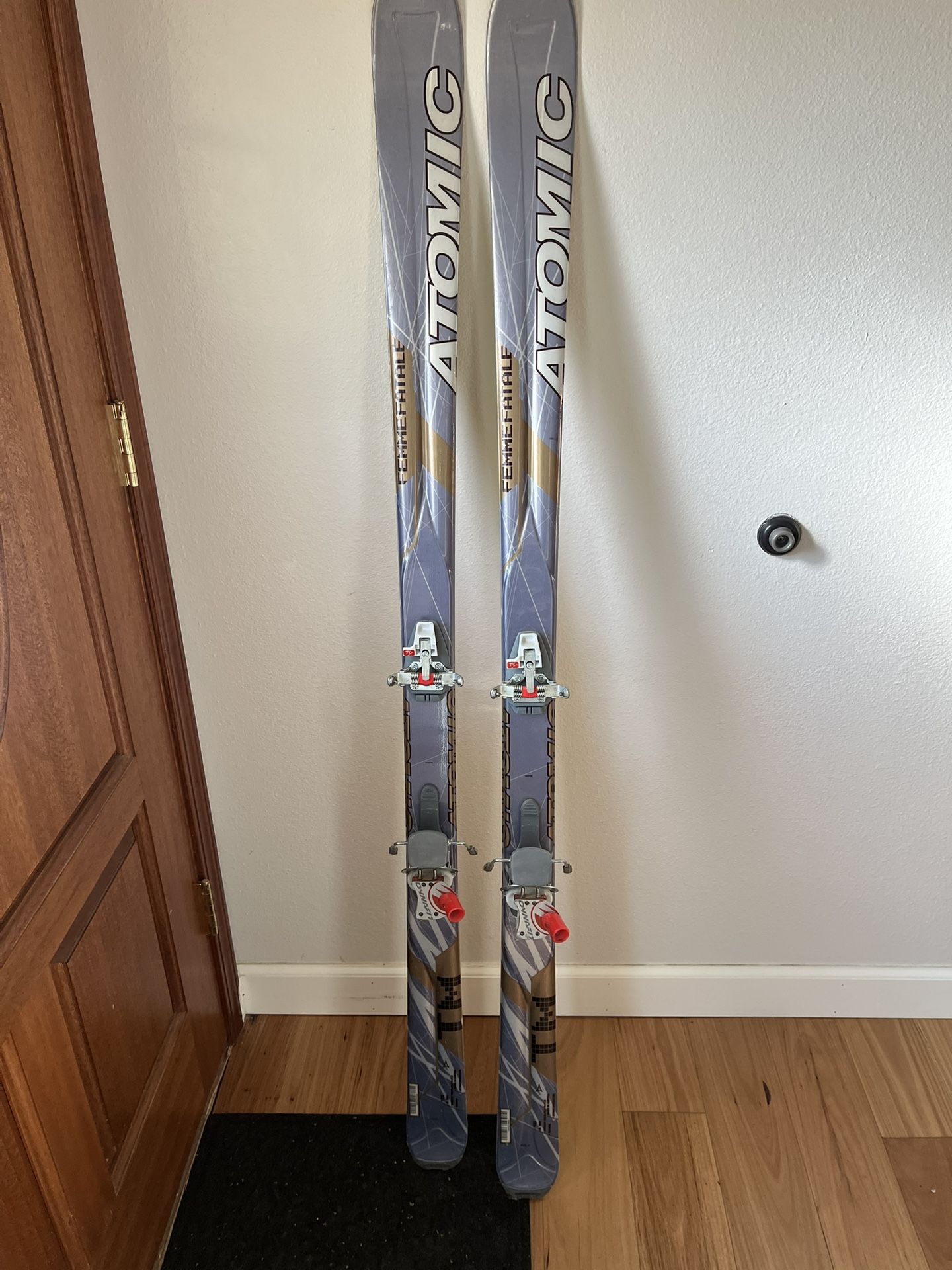 Alpine Touring Skis. ATOMIC Femme fatale 