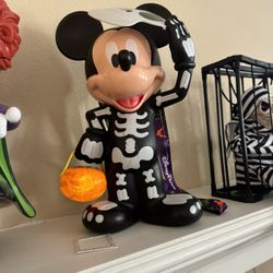 Mickey Nd Minnie Halloween Theme 