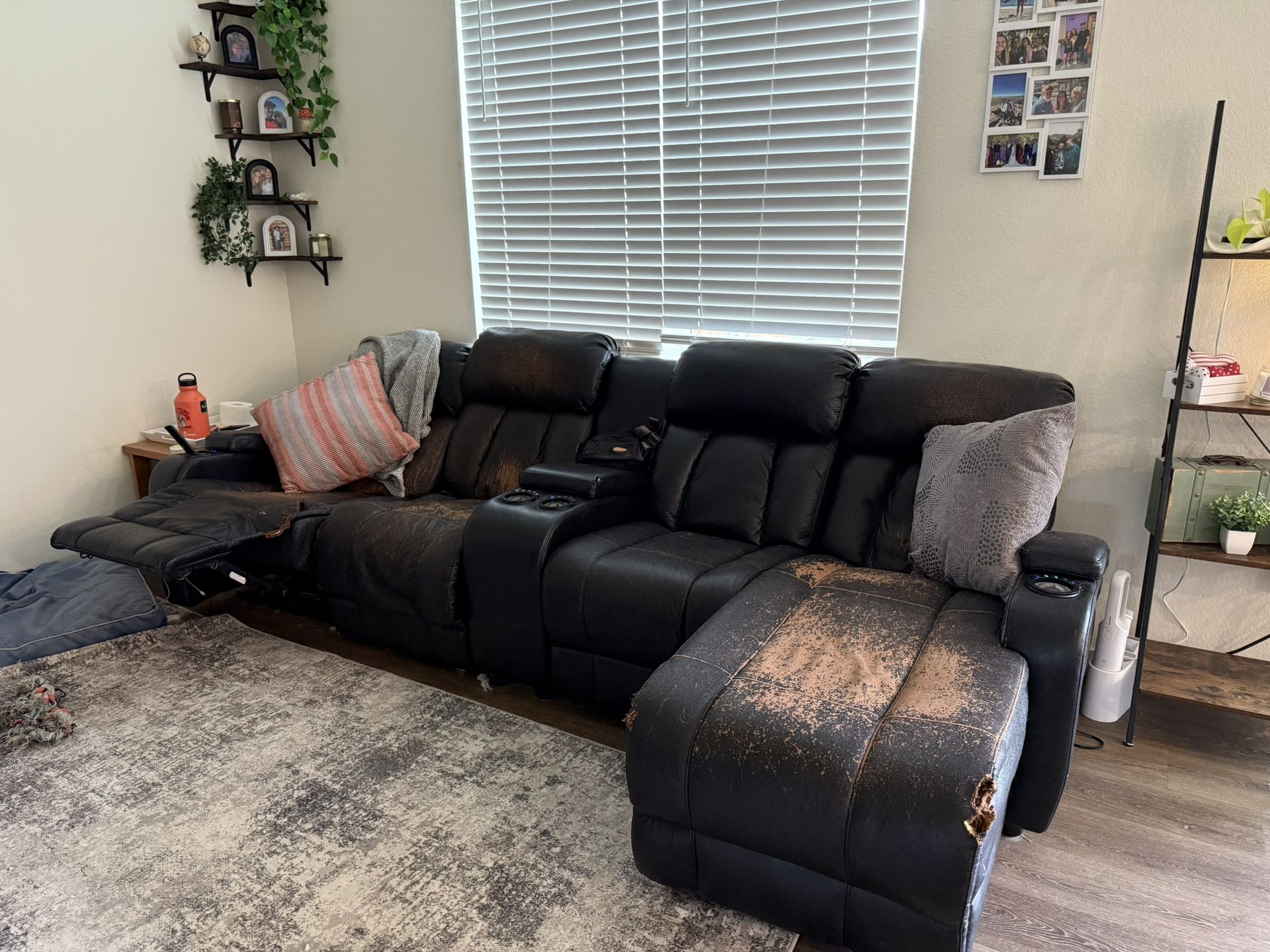 4 Seat Reclining Couch 