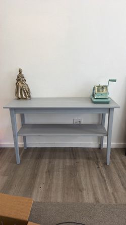 Cutest Little Farm Table / Entry table / Side table