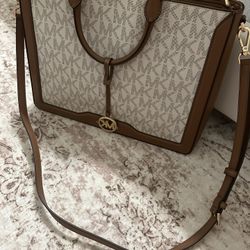 Michael Kors Jessie Signature Logo Tote