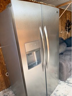 Frigidaire Counter-Depth Side-by-Side Refrigerator Stainless-Steel