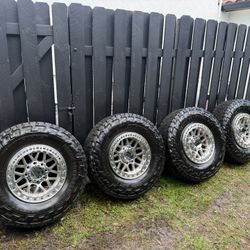 KMC Beadlock 18x9 8x170 Wheels On 37" Tires