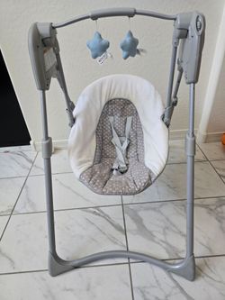 Graco Baby Swing with Mobile