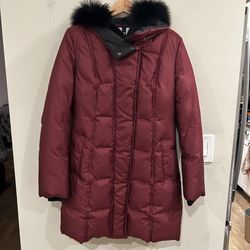 Soia & Kyo puffer hooded coat burgundy color blue fox fur. Size SP