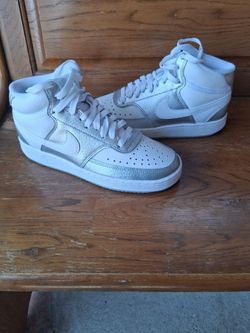 Nike court size 7.5Women