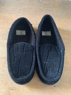Bright Black Corduroy Moccasin Slippers Size 9