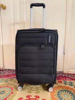 American Tourister Carry-On Spinner (Black) – Like New