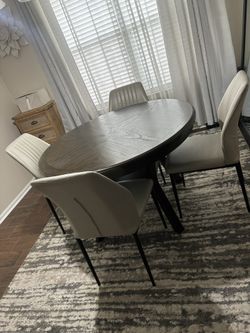 Round dining Table Set With 4 Chairs 