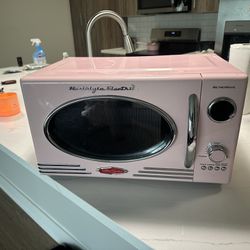Pink Microwave 🤗 Brand New , 🆕 $60