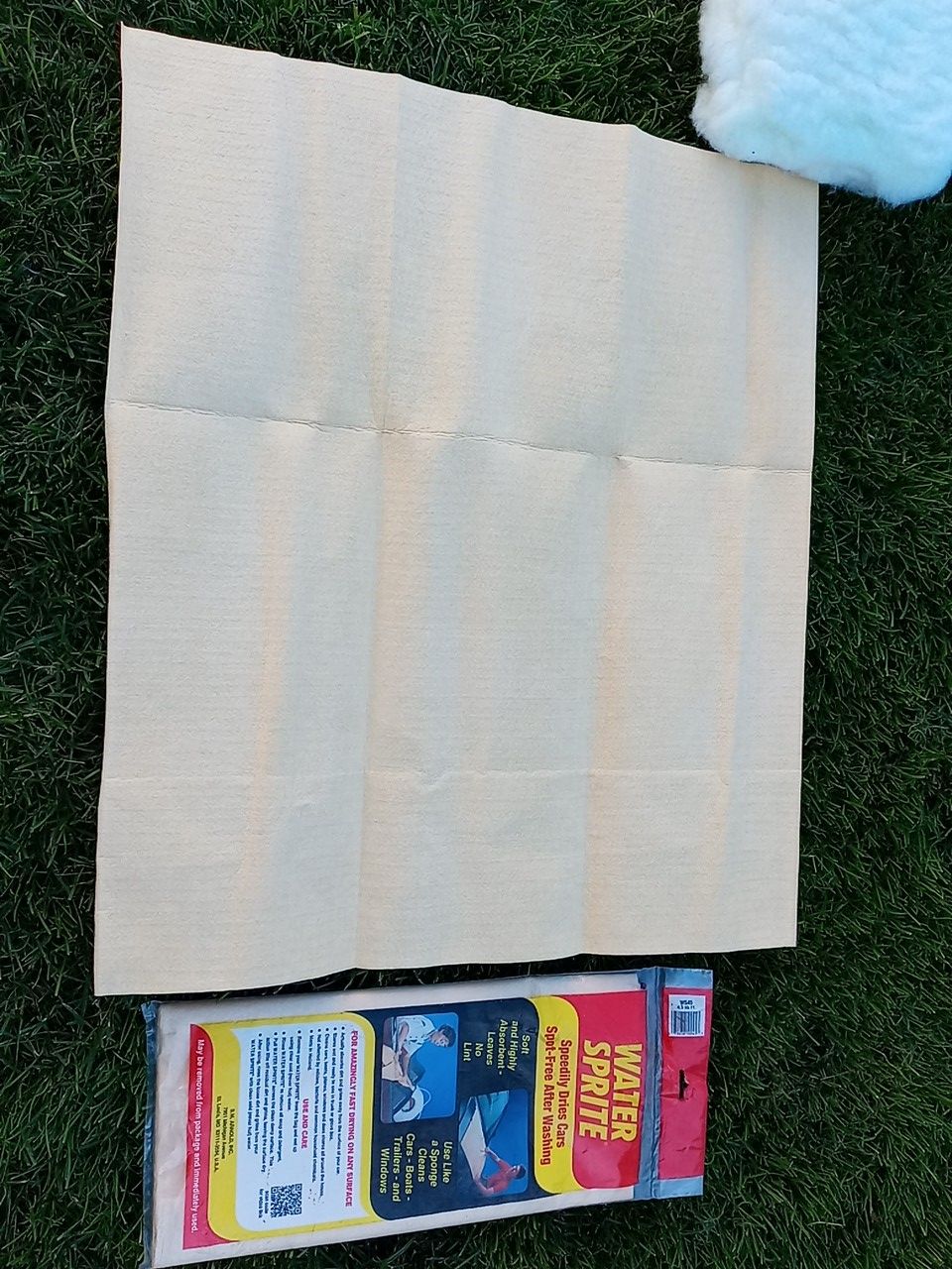Water sprite, chamoiis , and wash mitt ( esponja para tallar y toalla para scar de cuero)