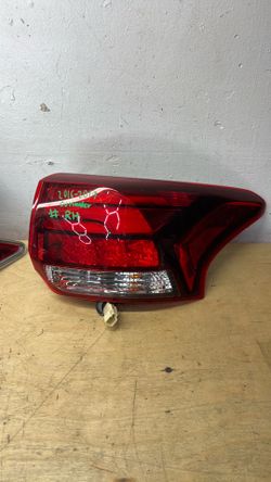 2016 2017 2018 2019 Mitsubishi Outlander passenger side taillight