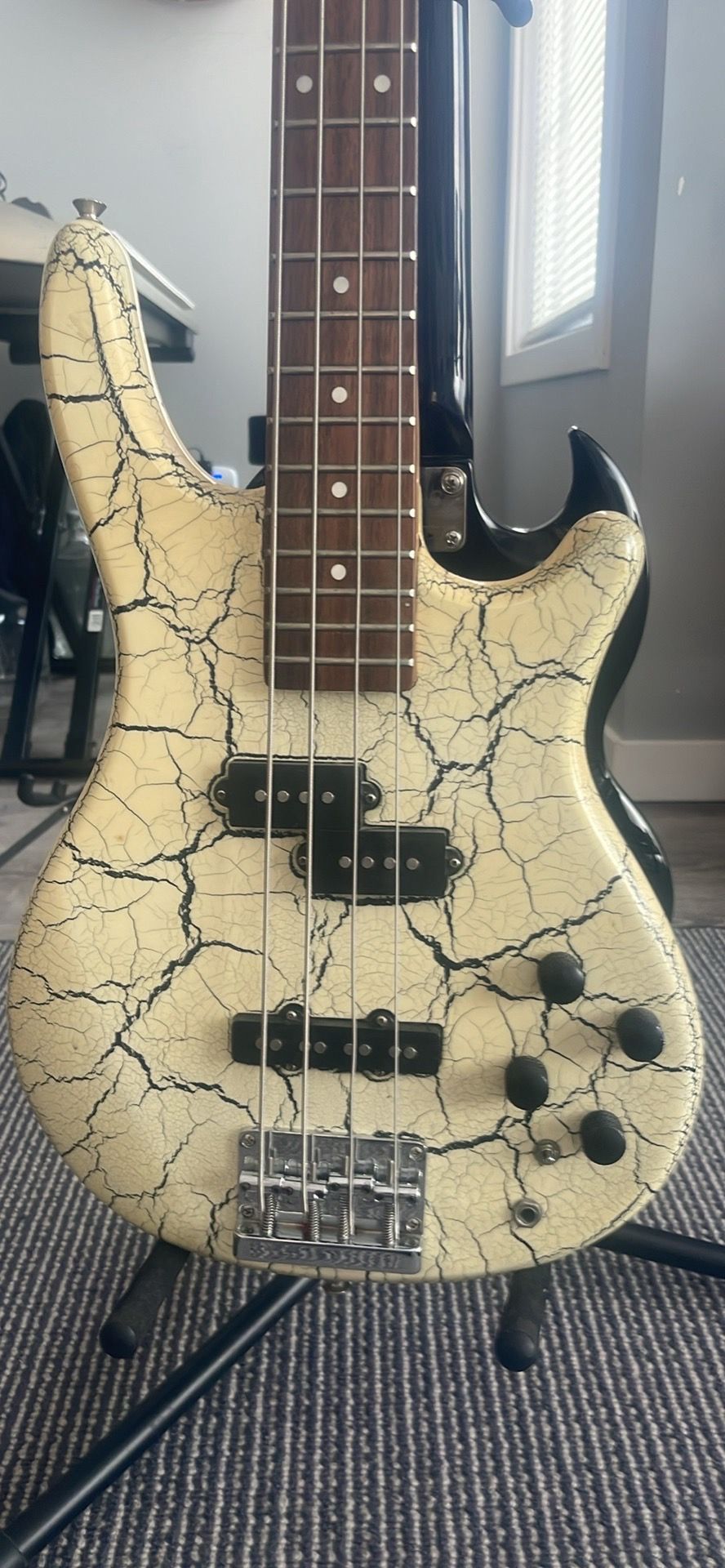Bass series 10 cracked. Good sound