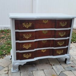 Gorgeous Wood 4-Drawer Dresser
