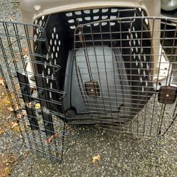 Large Pet Carrier/Cage By Petmate $30