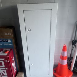 Gun safe/cabinet  : rifles/shotguns/handguns