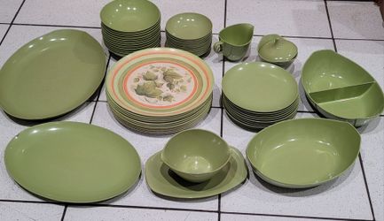 Vintage Oneida Green Melamine Dinnerware Set - Retro!!