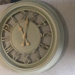 Round Clock 