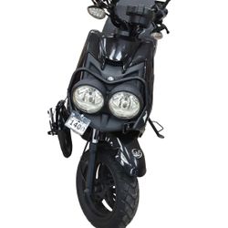 Zhng Wolf Rugby Black Moped / Vespa