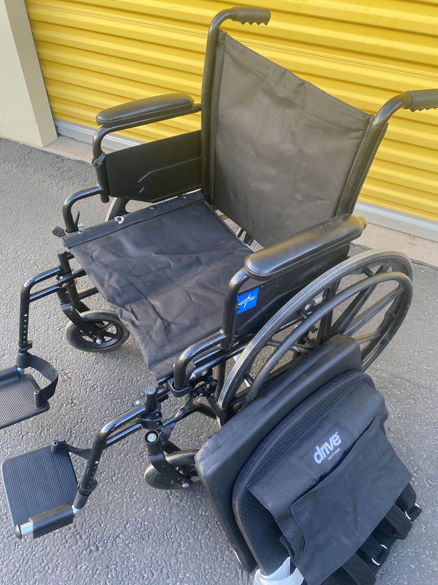 $80 - wheel chair with accessories with free delivery 🚚