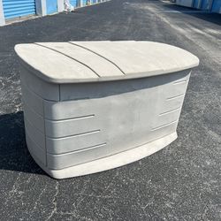 43x26x24in Rubbermaid Beige Plastic Resin Patio Garden Outdoor Deck Box Storage Chest! Good condition! 