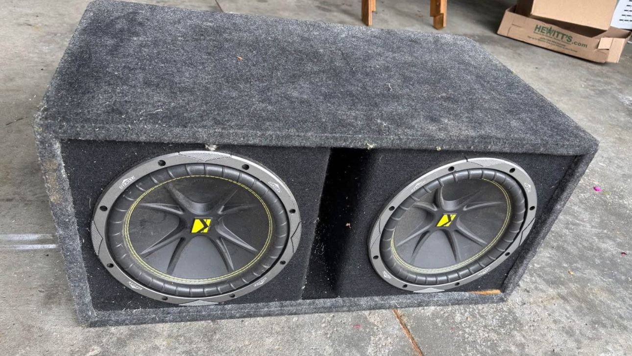 2 12"Kicker Comp Subs in ported box and Skar audio 800w mono amp