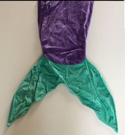 5 mermaid tail fleece blankets for $20.00