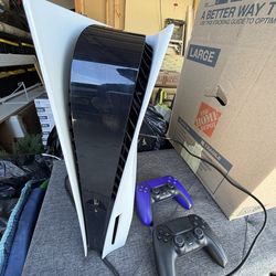 Ps5 w/ 2 controllers