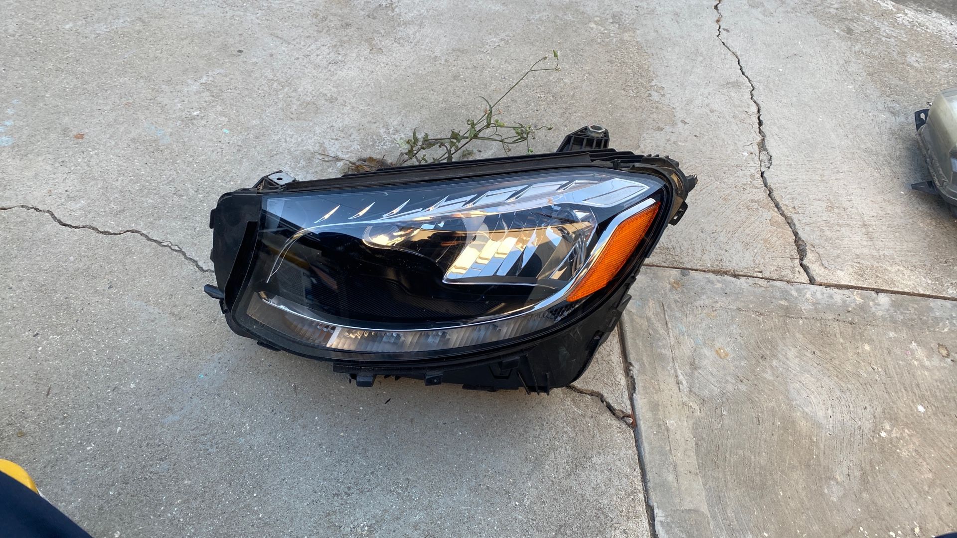 2016-2019 Headlight Mercedes-Benz