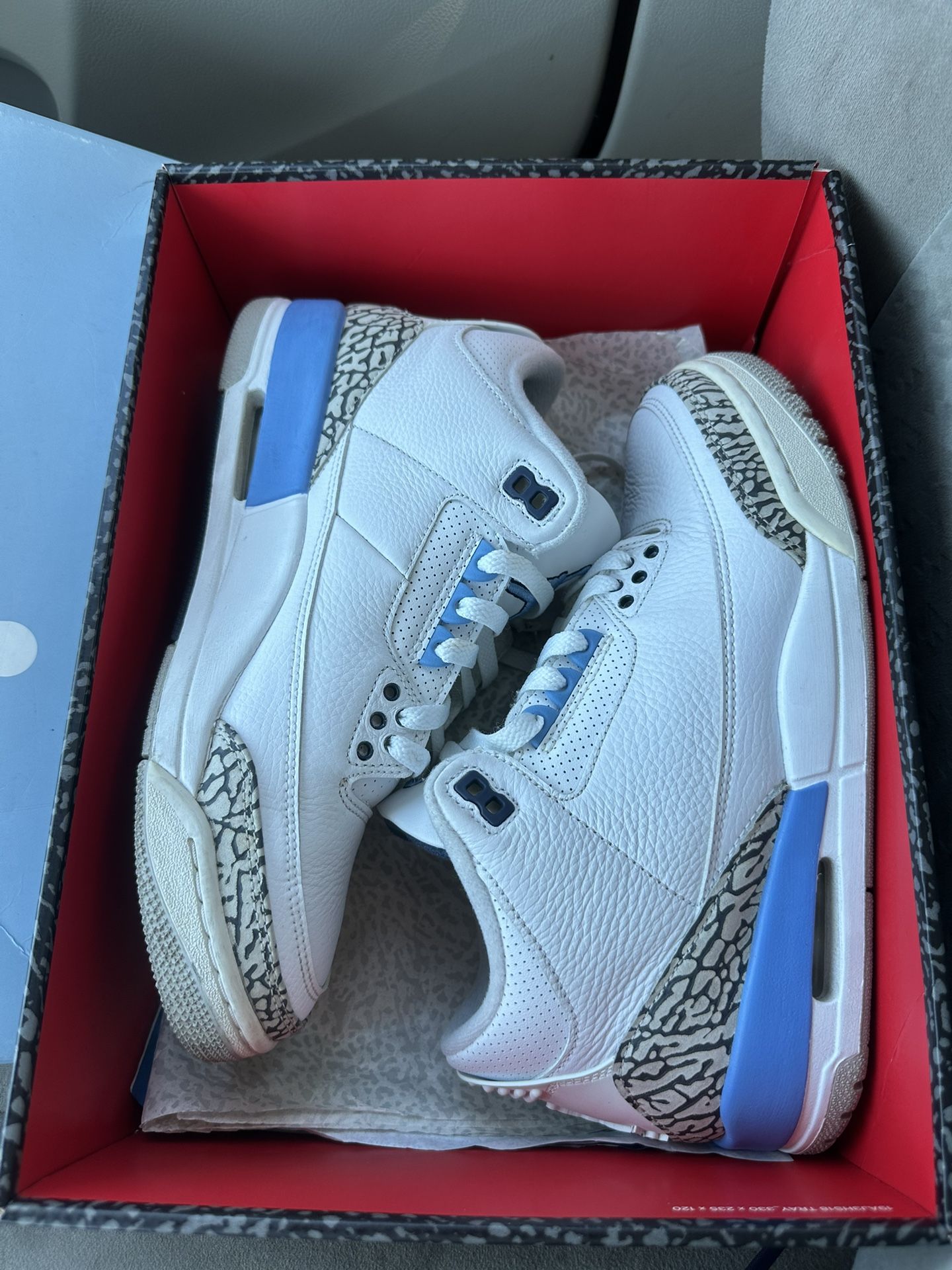 Air Jordan UNC 3s
