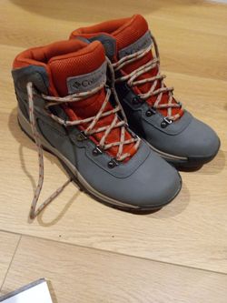 Columbia Hiking Boots Women's Size 10