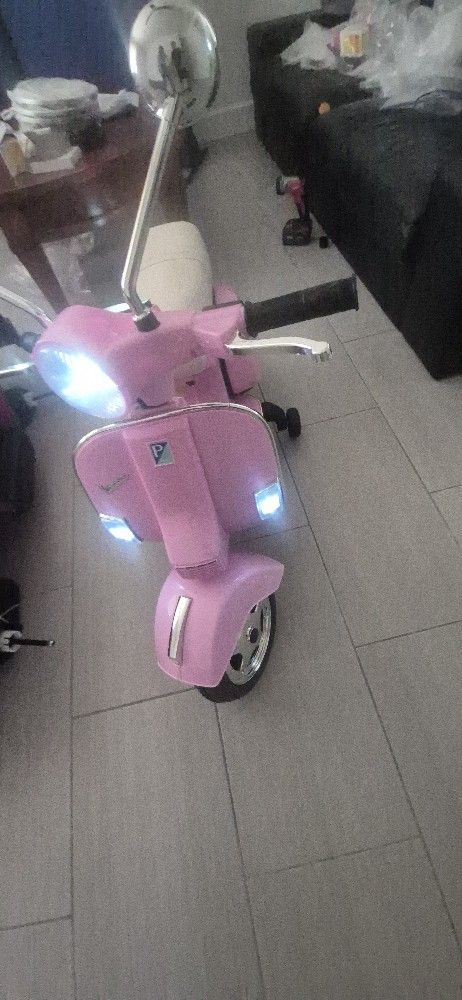 Battery Powered Kids Ride On Vespa Scooter Brand New