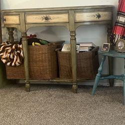🌿 Vintage Solid Wood Console Table – Hand-Finished, Beautiful Detail