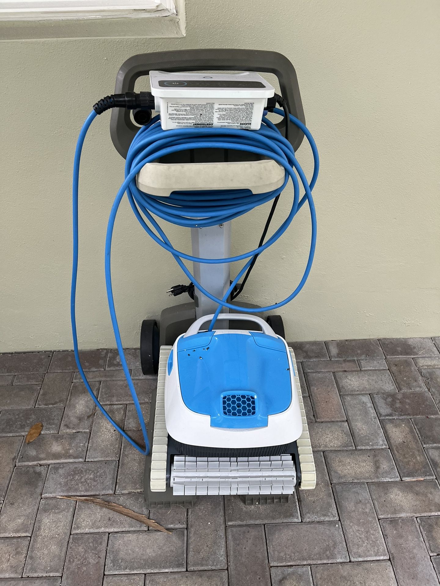 Pool Cleaner - automatic/robotic