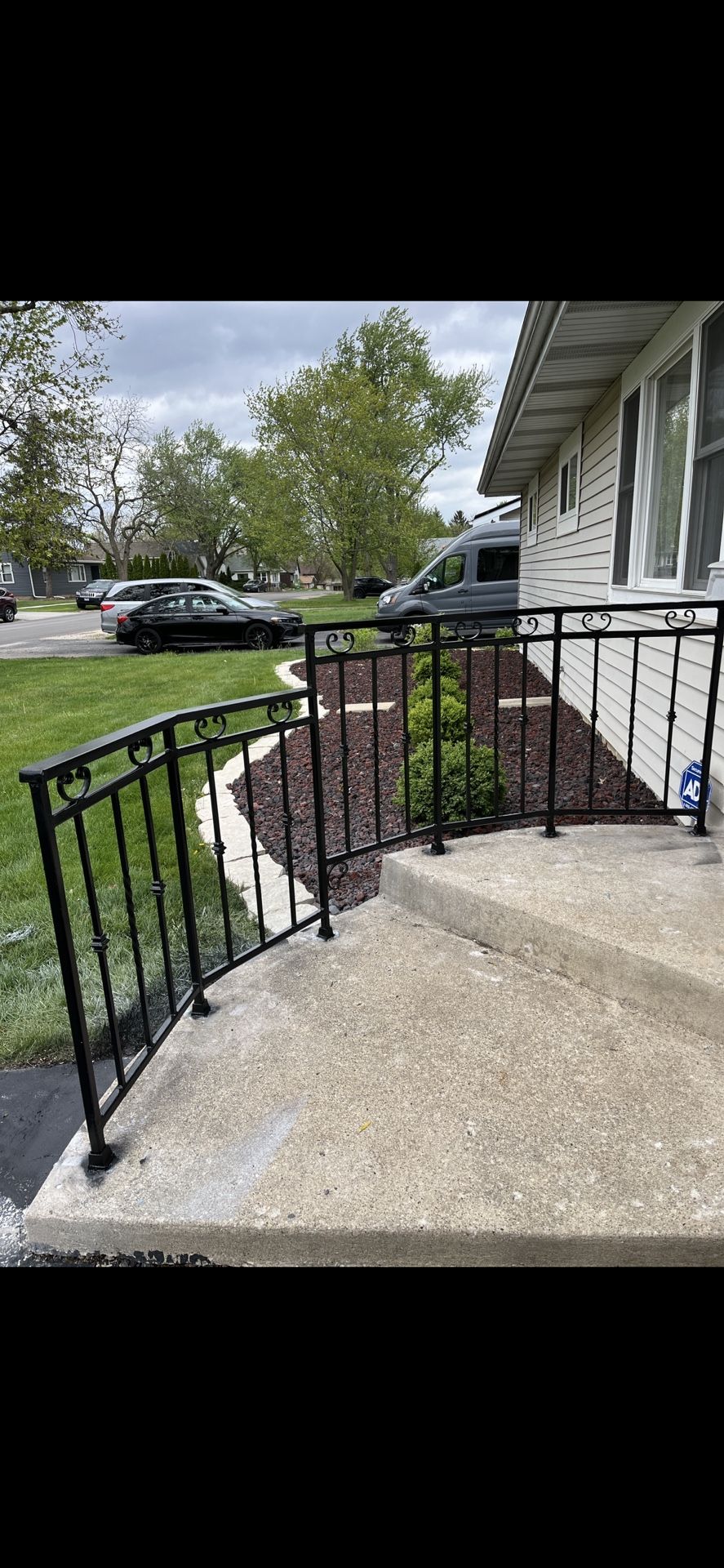 Fence (wood,metal, plastic)