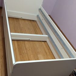 IKEA SLÄKT
Pull-out Trundle bed with storage, white