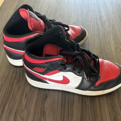 Nike Air Jordan 1 Black/Red  Size 6Y