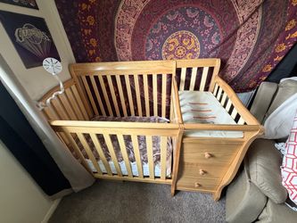Mini crib with changing table and mattress