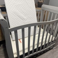 Mini crib 