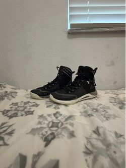 Black Under Armor Volleyball High Top Shoes (7.5)