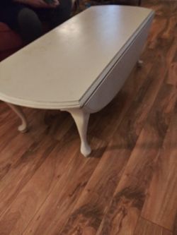 Ethan allen leaf coffee table